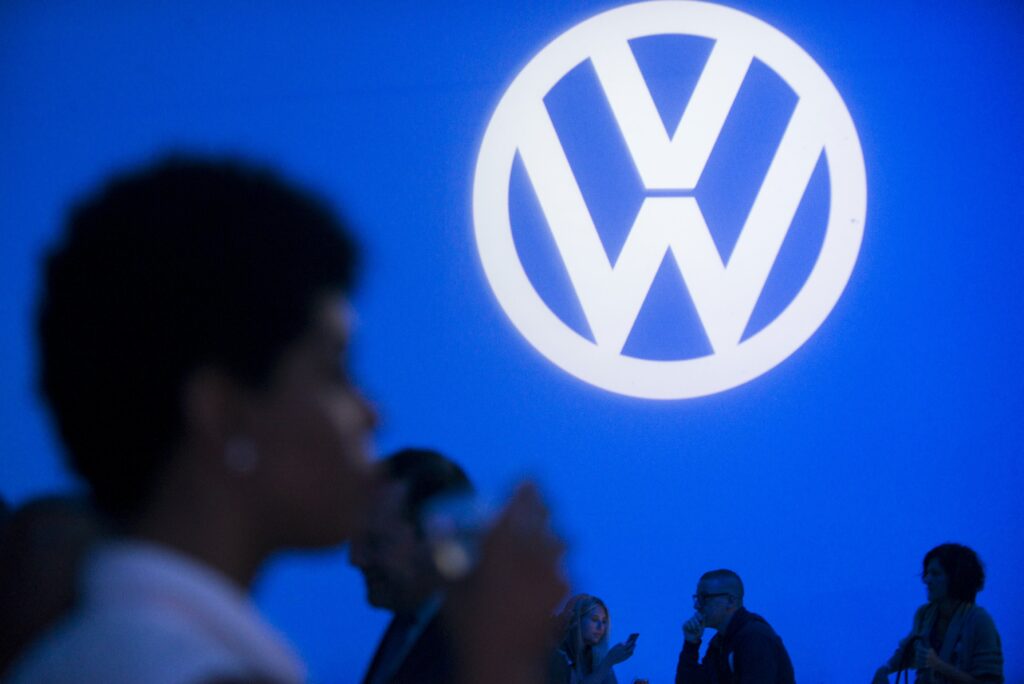 Τραντάζεται συθέμελα η Volkswagen λόγω του σκανδάλου με τον έλεγχο ρύπων -  Αποπέμπεται ο διευθύνων σύμβουλος  - Media