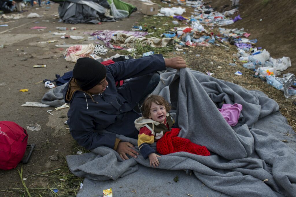 Προειδοποιήσεις Κομισιόν: Εάν δεν αντιμετωπίσουμε το προσφυγικό θα ενισχυθεί η ακροδεξιά στην Ευρώπη - Media