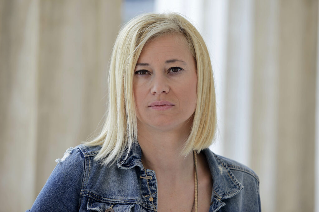 Η «γκρίνια» της Ραχήλ Μακρή για τη μη εκλόγιμη θέση και η αφίσα με το …μακρύ χέρι (photo) - Media