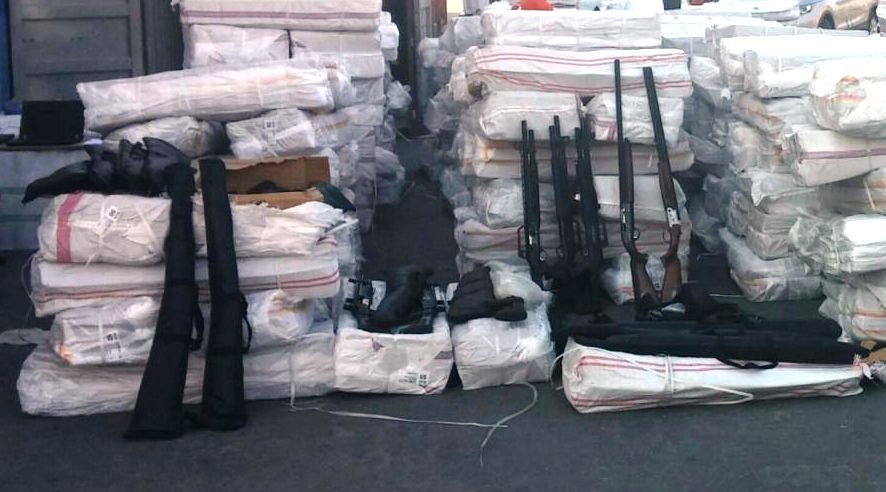 Οπλοστάσιο ικανό να εξοπλίσει στρατό στο HADDAD 1 που κατέπλευσε στο Ηράκλειο - Media Gallery