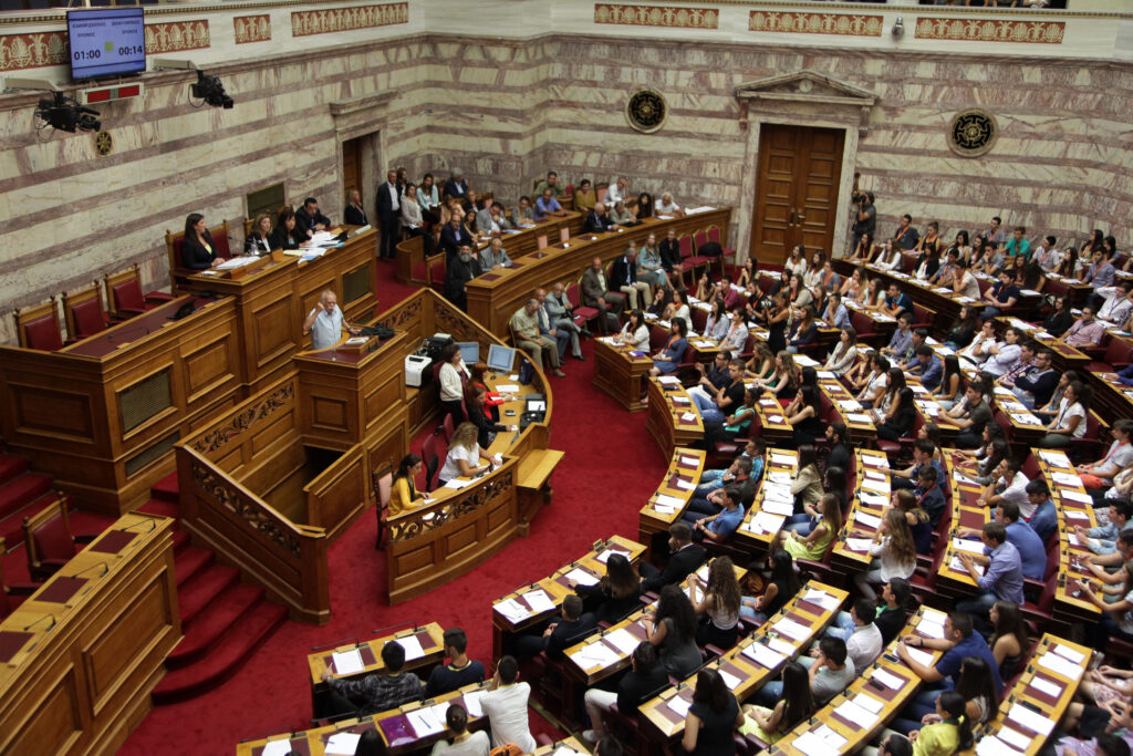 Κωνσταντοπούλου στους έφηβους βουλευτές: Όποιος σας πει ότι δεν μπορείτε να αλλάξετε τον κόσμο, σας λέει ψέματα - Media