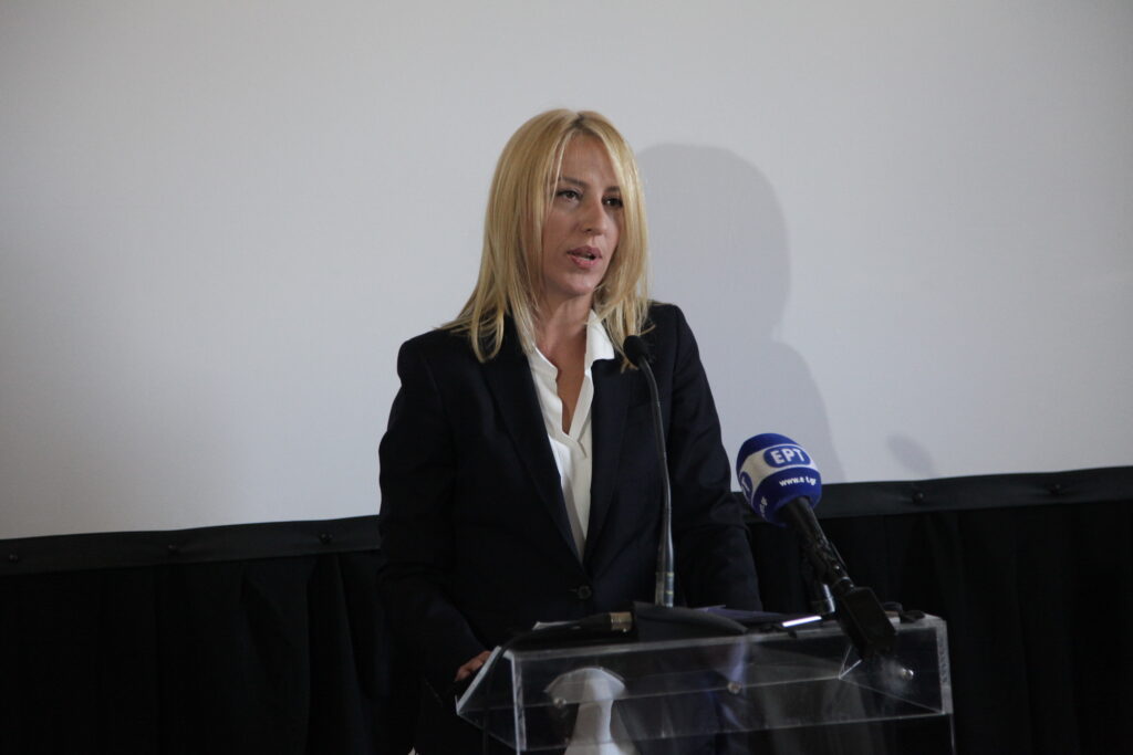 Ειρωνική επίθεση του ΠΑΣΟΚ στη Δούρου: Συγχαρητήρια για την υλοποίηση των δεσμεύσεών σου - Media