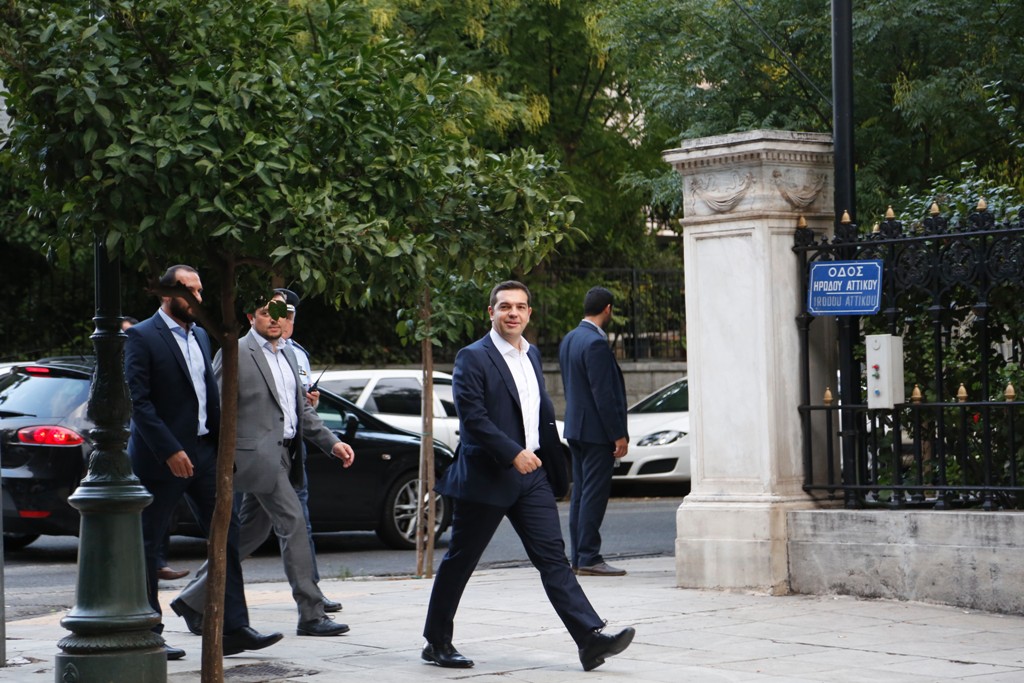 Στον πρόεδρο της Δημοκρατίας ο Αλέξης Τσίπρας - Media