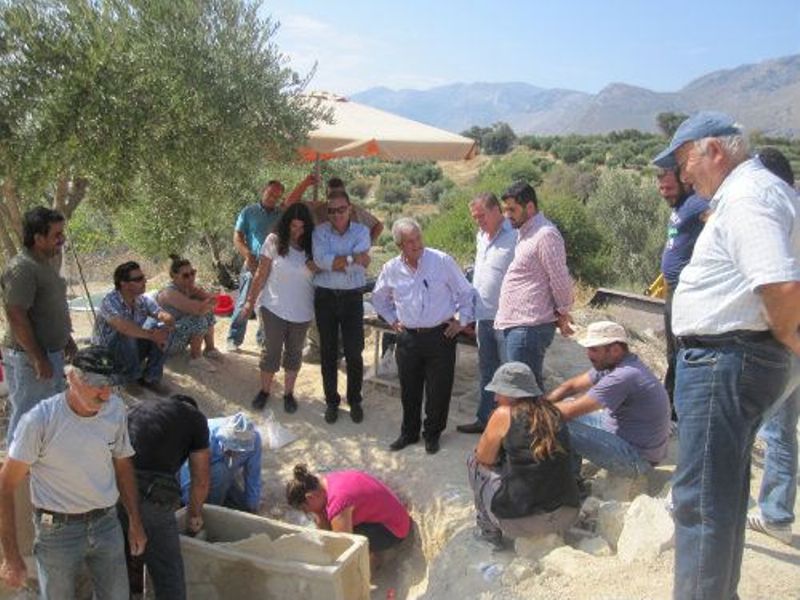 Ηράκλειο: Ήρθε στο φως Μινωικός τάφος με πήλινες σαρκοφάγους! - Media