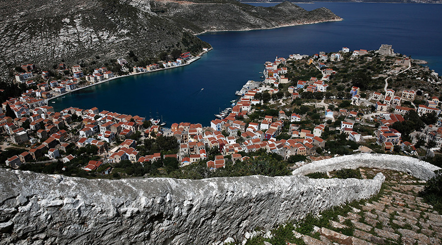 Νησί της Μεσογείου θέλει να αγοράσει Αιγύπτιος δισεκατομμυριούχος για τους πρόσφυγες - Media