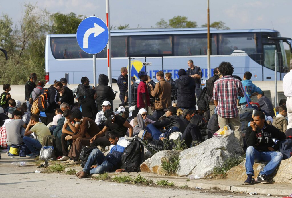 Τουριστικό γραφείο μετέφερε πρόσφυγες στα ελληνοσκοπιανά σύνορα χωρίς να κόβει εισιτήρια - Media