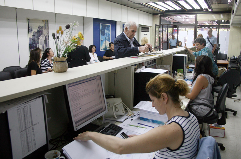 Ποιοι δημόσιοι υπάλληλοι μπορούν να συνταξιοδοτηθούν τα επόμενα 5 χρόνια με όρια ηλικίας κάτω των 62 και 67 ετών (πίνακες) - Media Gallery