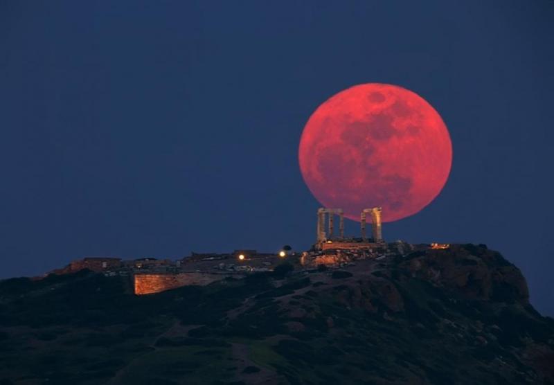 Μην κοιμηθείτε την Κυριακή το βράδυ και ετοιμαστείτε να δείτε στον ουρανό μια «σούπερ έκλειψη» σελήνης  - Media