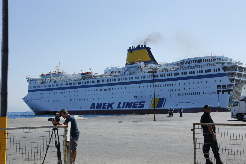 Άλλα δύο πλοία για τη μεταφορά προσφύγων αναζητεί το ΥΕΝ - Media