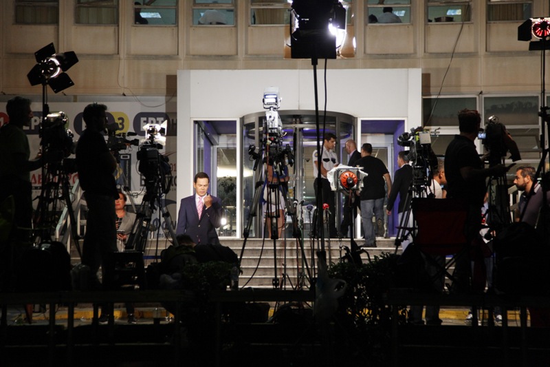 Όλα όσα συμβαίνουν στο προαύλιο της ΕΡΤ (Photos) - Media