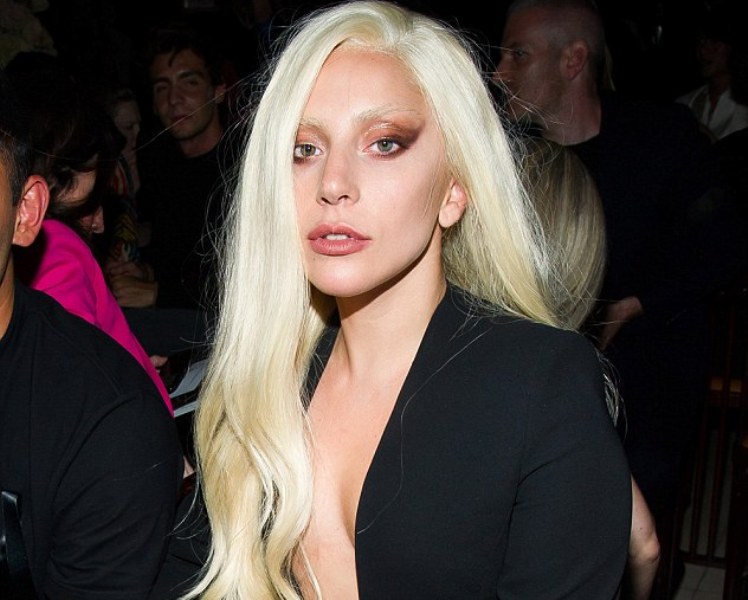 Ακόμα κι η Lady Gaga «τρώει πόρτα»…  - Media