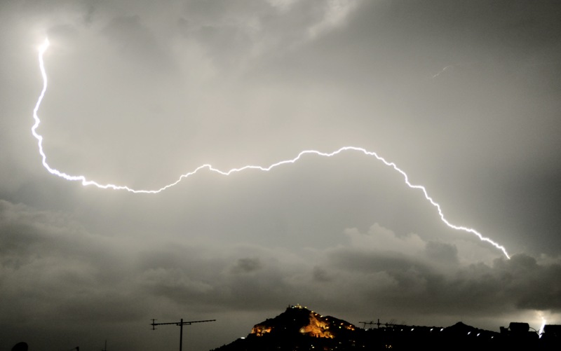 Δεν εκτελούνται τα δρομολόγια των πλοίων από Ραφήνα, Λαύριο, Βόλο και Καβάλα, λόγω κακοκαιρίας - Media