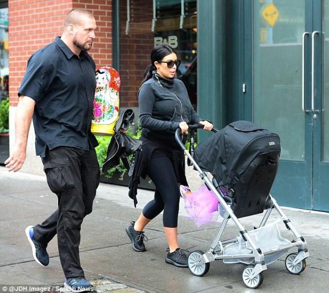 Η Κιμ Καρντάσιαν φόρεσε τακούνια στην ενός έτους κόρη της (Photos) - Media