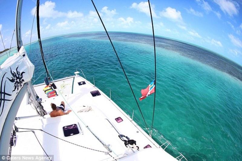 Γραφείο σε ένα καταμαράν που θα σε ταξιδεύει σε όλο τον κόσμο προσφέρει βρετανική εταιρεία (Photos) - Media