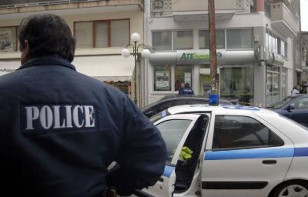 Κινηματογραφική ληστεία στη Θεσσαλονίκη: Τράκαραν πρατηριούχο και άρπαξαν 34.000 ευρώ! - Media