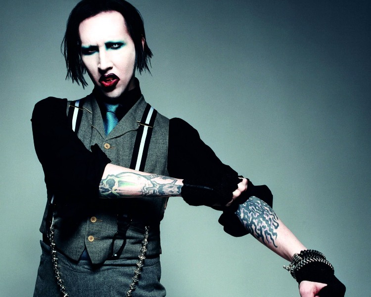 Ο γκόθικ Μέριλιν Μάνσον ακούει… Τζάστιν Τιμπερλέϊκ (Photos) - Media