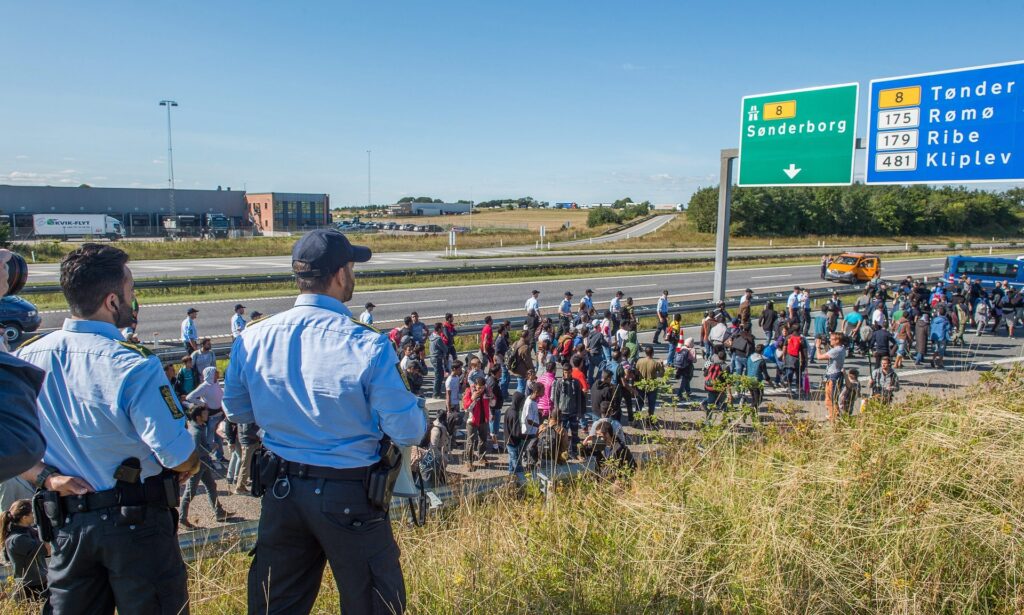Η Δανία έκλεισε τα σύνορά της για να αποτρέψει την έξοδο των προσφύγων - Media
