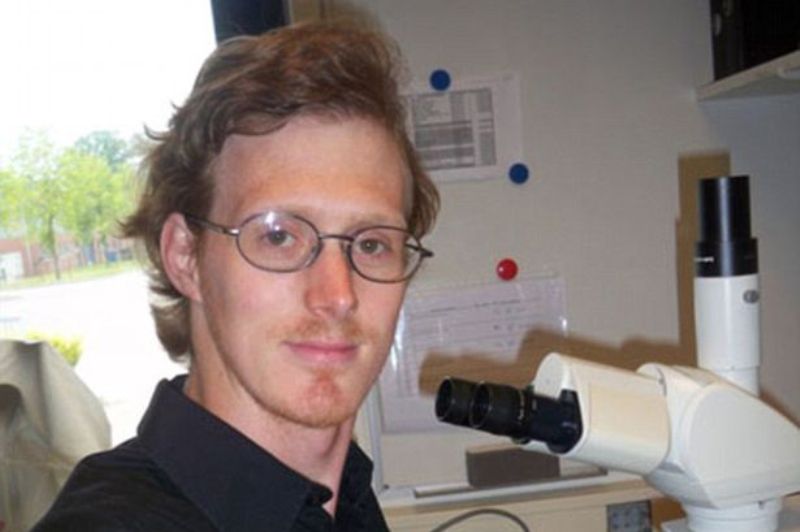 Μέλισσες τσίμπησαν το πέος του και κέρδισε το «Νόμπελ» - Media