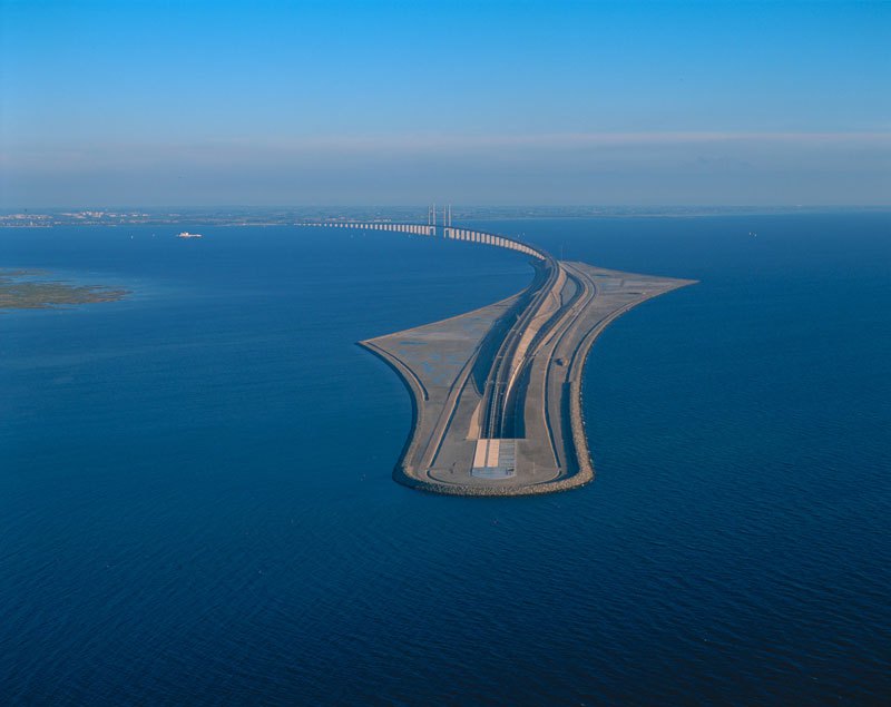 Η εντυπωσιακή γέφυρα που καταλήγει σε υποθαλάσσια σήραγγα και ενώνει Δανία-Σουηδία (Photos) - Media