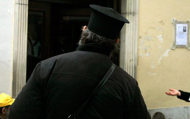 Χαλκιδική: Μεταλλωρύχοι προπηλάκισαν ιερέα, που ζήτησε στο κήρυγμά του να σταματήσει ο διχασμός! - Media