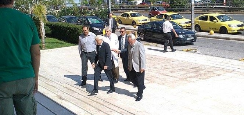 Στο Ωνάσειο ο Παυλόπουλος για επίσκεψη σε παιδάκι (Photos) - Media