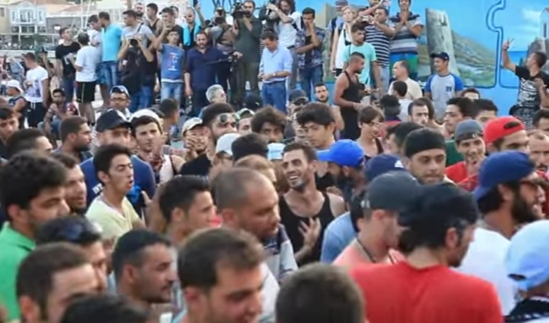 Οι πρόσφυγες ευχαριστούν στους κατοίκους της Μυτιλήνης για την φιλοξενία (Video) - Media