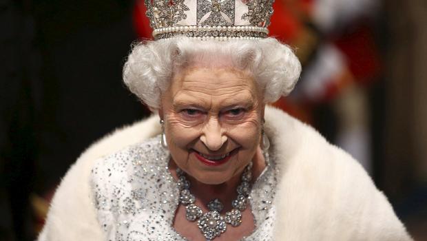 The Crown: Το μυστικό που έκρυβαν από τη Βασίλισσα Ελισάβετ μέχρι το 1982 - Media