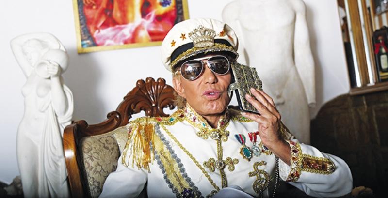 ΕΠΟΣ: Η… εκτυφλωτική θήκη κινητού του Γιάννη Φλωρινιώτη (Photos) - Media