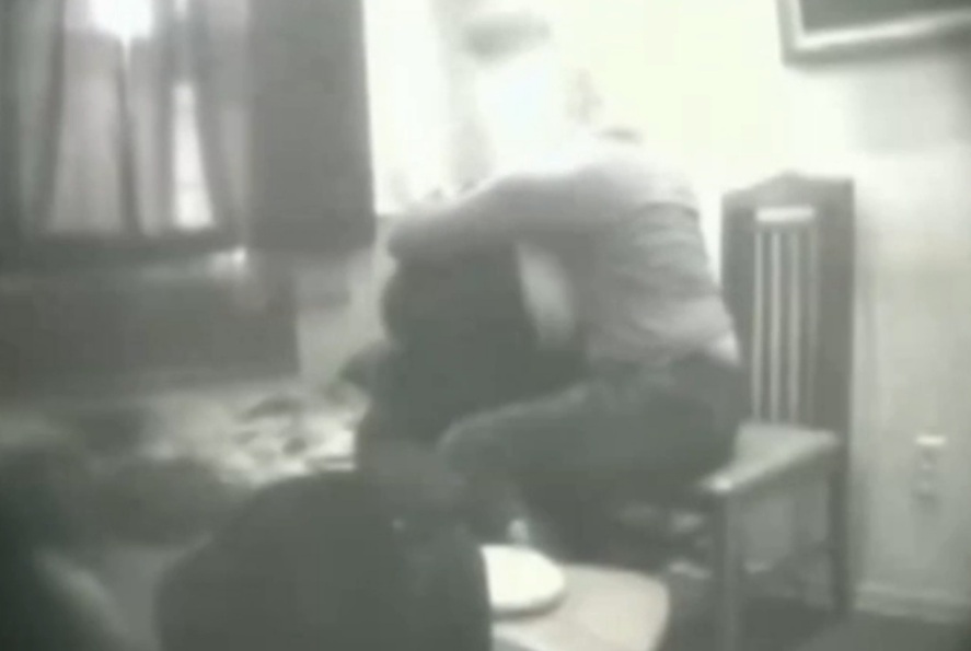 Ρώσος μαφιόζος σε... ερωτικές περιπτύξεις μέσα στη φυλακή με «ακτιβίστρια» (Video) - Media