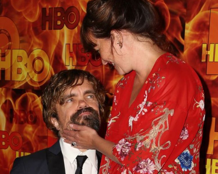 Έφτυσε την τσίχλα στο στόμα της γυναίκας του ο Τίριον του Game of Thrones-Δείτε γιατί (Video) - Media