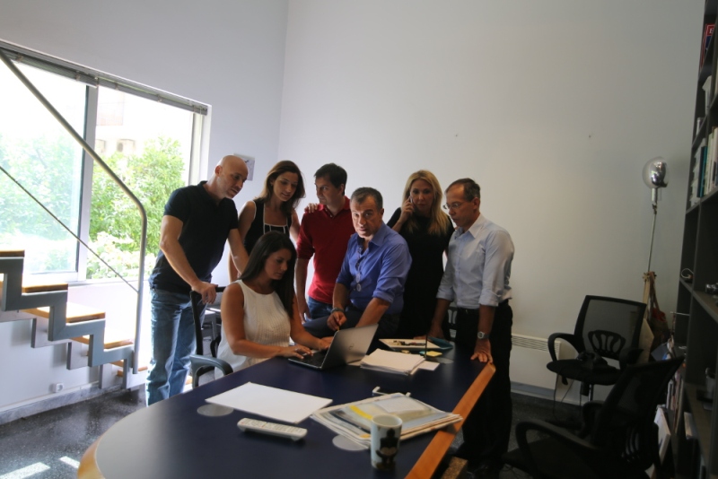 Στα παρασκήνια της φωτογράφησης της αφίσας του Ποταμιού (Photos) - Media