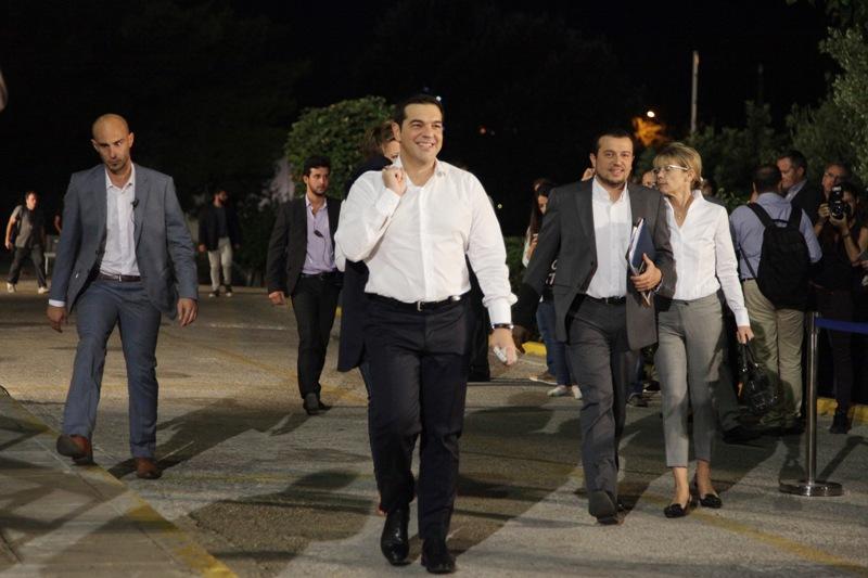 Τσίπρας για Θεοδωράκη: Έχει πέσει πολύ χαμηλά-Ο πατέρας μου φυλακίστηκε στην χούντα (Video) - Media