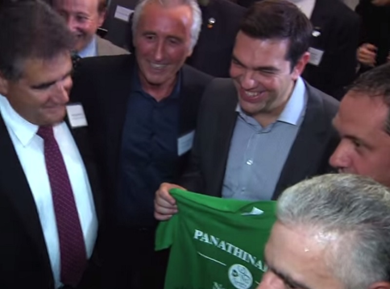 Ο Αλέξης Τσίπρας είναι Παναθηναϊκός και δεν το κρύβει- Το δώρο των ομογενών της Νέας Υόρκης (Video) - Media