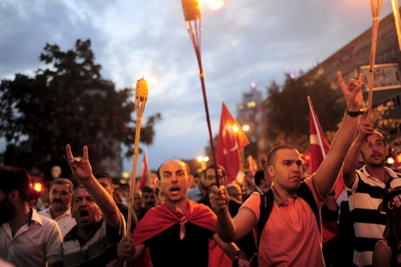 Φωτιά στα γραφεία του Κουρδικού HDP από Τούρκους εθνικιστές - Media