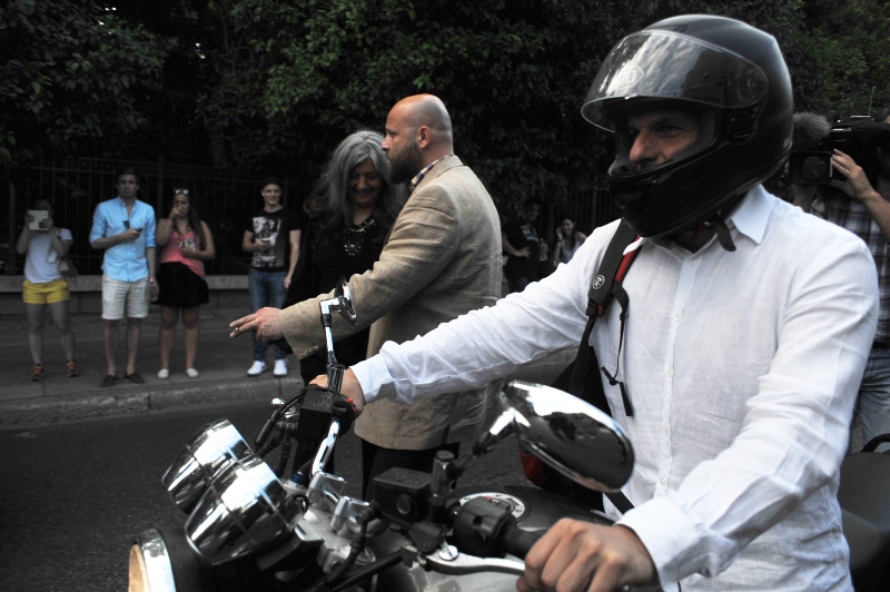 To παράπονο του Βαρουφάκη για την «Αυγή»: Δεν μου πληρώνουν ούτε το ταξί - Media