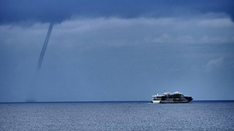 Υδροστρόβιλος «χτυπάει» τα Σφακιά (Photos)  - Media