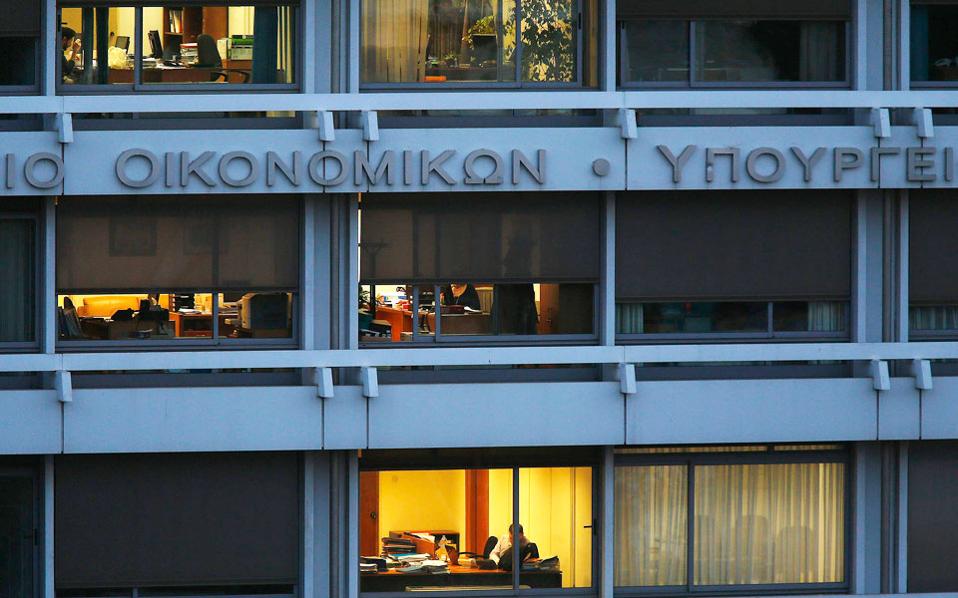 «Φοροκαταιγίδα» φέρνει ο Οκτώβριος - «Πλούσιος» όποιος έχει μηνιαίο εισόδημα 1.500 ευρώ - Media