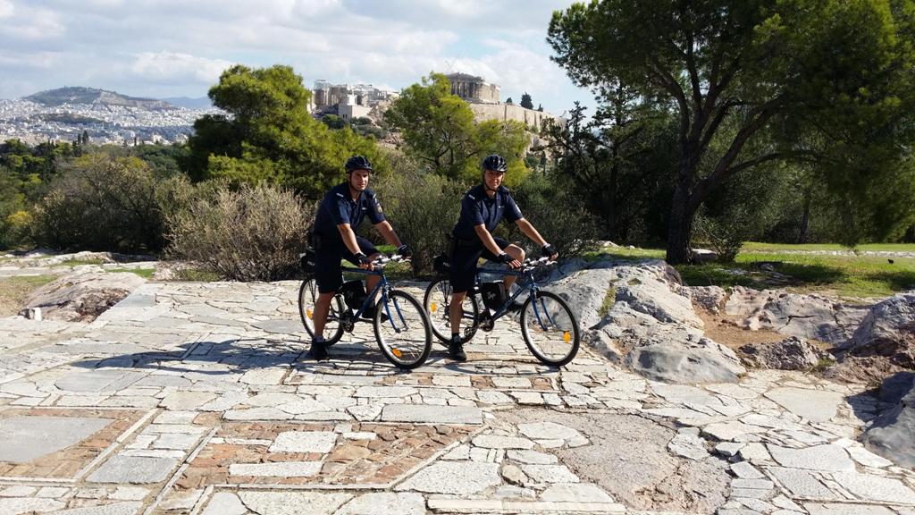 Αστυνομικοί θα περιπολούν και με… ποδήλατα (Photos) - Media