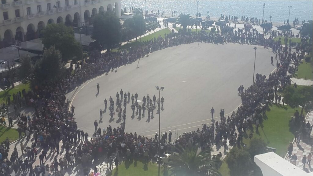 Θεσσαλονίκη: Η μπάντα των σωμάτων ασφαλείας έπαιξε… soundtracks ταινιών (Video) - Media