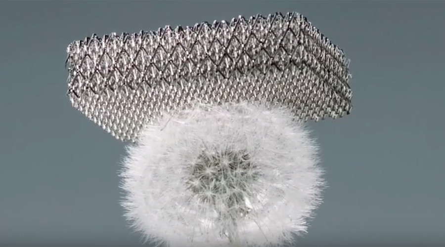 Η Boeing εφηύρε το πιο ελαφρύ μέταλλο στον κόσμο που είναι 99,99% αέρας (Video) - Media