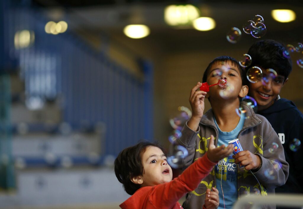 Διαχωρισμό των προσφύγων σε χριστιανούς και μουσουλμάνους ζητούν οι Γερμανοί εταίροι της Μέρκελ - Media