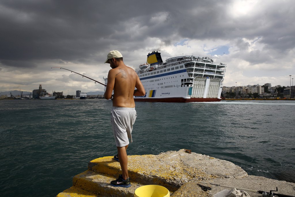 Eurostat: Φτωχός ένας στους τρεις Έλληνες - Media