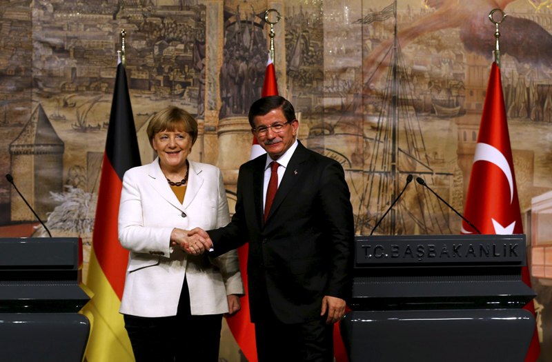 Μέρκελ: Η Γερμανία θα βοηθήσει την Τουρκία να μπει στην ΕΕ - Media