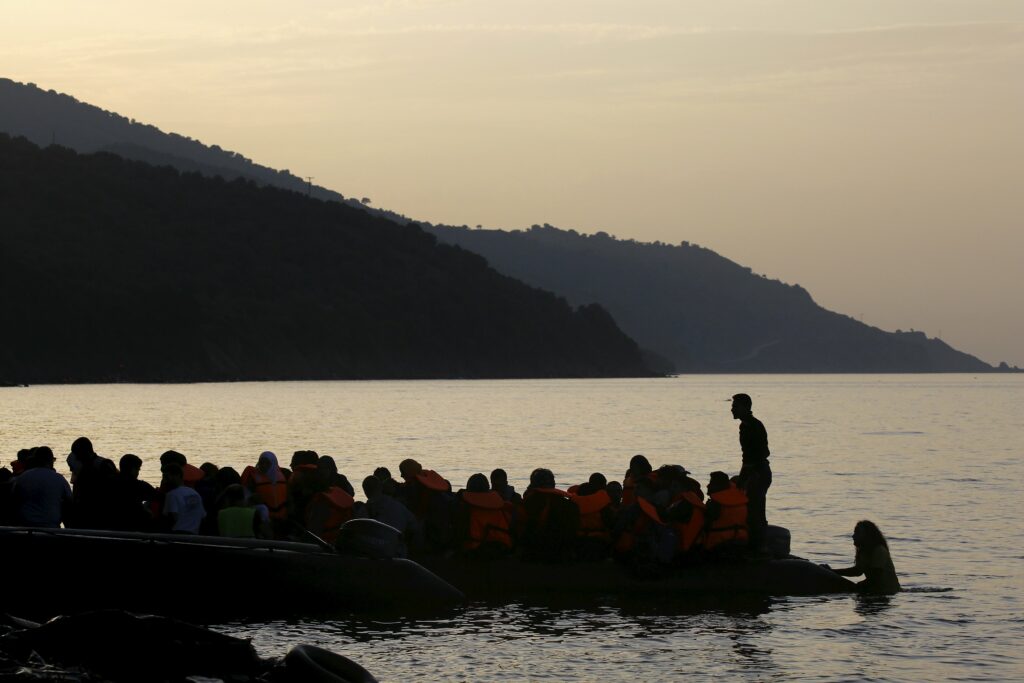 «Human Rights Watch»:Επιθέσεις μασκοφόρων σε πρόσφυγες στο Αιγαίο - Media