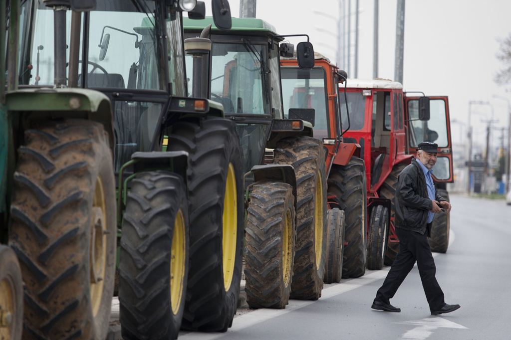 Οι αγρότες κατεβάζουν τα τρακτέρ στους δρόμους – Ομόφωνη απόφαση κατά των μέτρων - Media