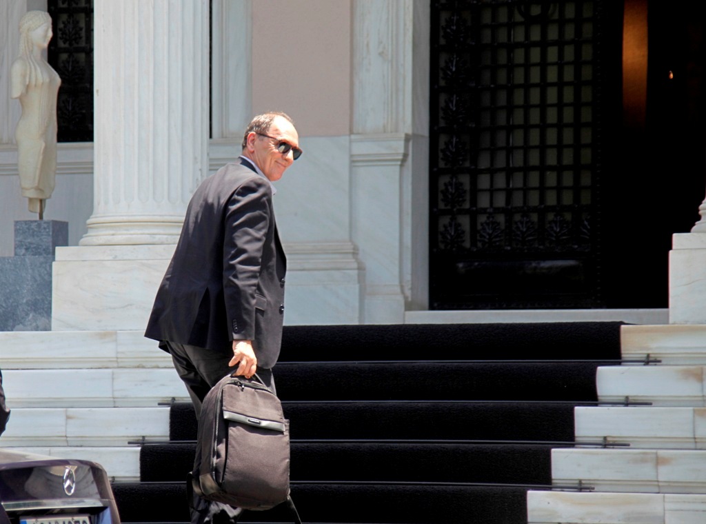 Σύννεφα πάνω από τον Γ.Σταθάκη για το «πόθεν έσχες» - Τι απαντά ο ίδιος - Media