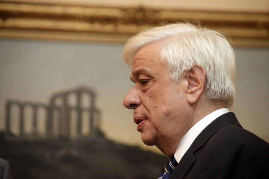 Ο Παυλόπουλος έμαθε ότι έγινε παππούς στην παρέλαση - Media