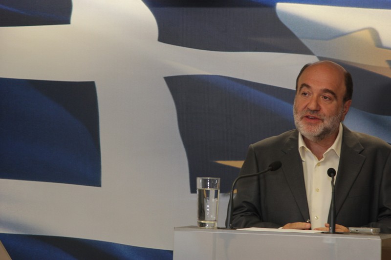 Φάκελος με σφαίρα και σημείωμα στον Τρύφωνα Αλεξιάδη – Η απάντηση του αναπλ. υπουργού (Photo) - Media