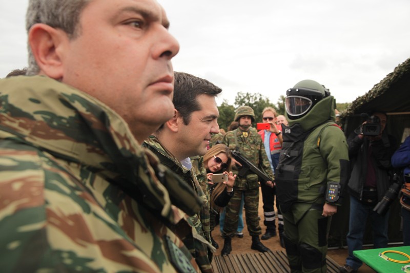 Η selfie του Καμμένου με τον Τσίπρα στο ελικόπτερο (Photo) - Media