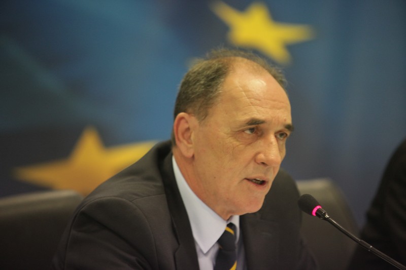 Διαψεύδει ο Σταθάκης ότι άφησε υπονοούμενα για τα «κόκκινα δάνεια» - Media